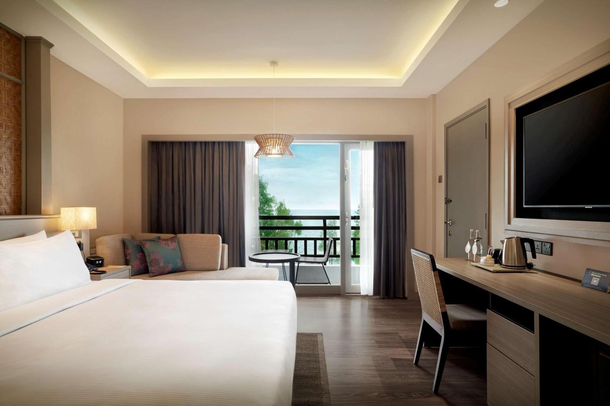 Doubletree By Hilton Damai Laut Hotel Lumut Kültér fotó